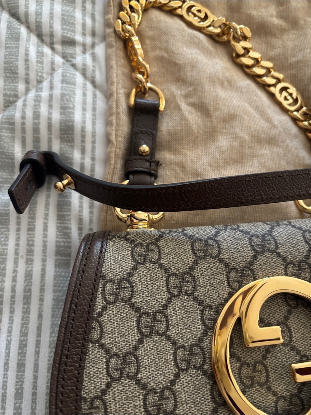 Gucci Brown GG Canvas Shoulder Bag with Gold Heart Logo and Chain Handle - Picture 5 of 13